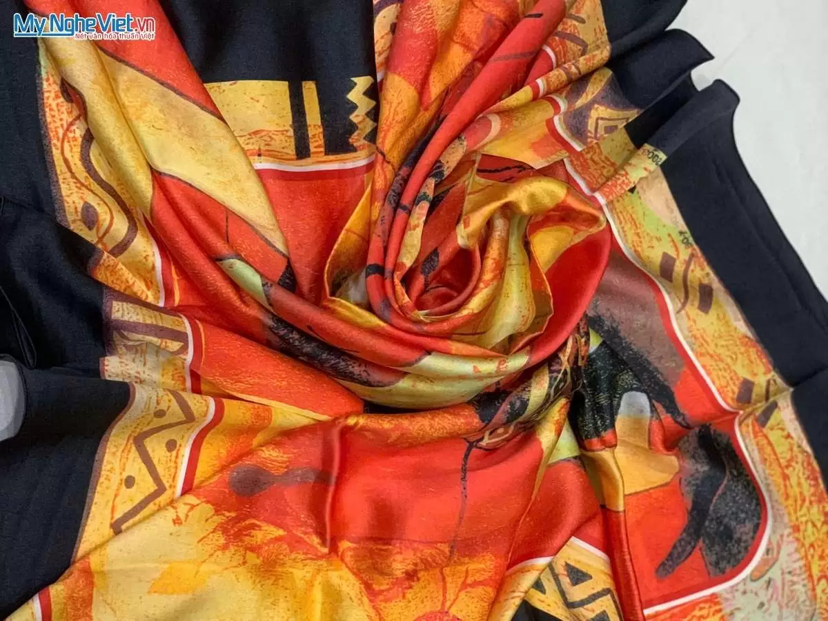 Khăn lụa tơ tằm in họa tiết nghệ thuật