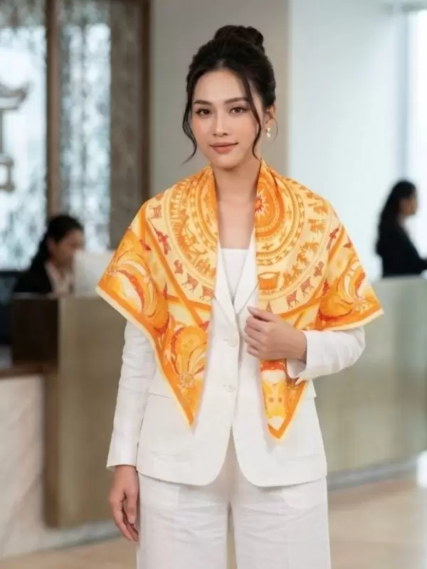 Khăn lụa tơ tằm in họa tiết nghệ thuật