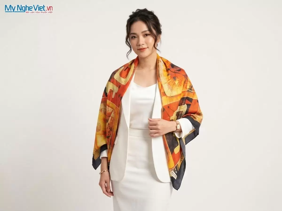 Khăn lụa tơ tằm in họa tiết nghệ thuật