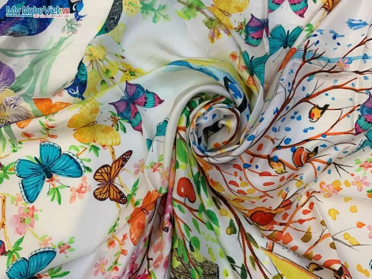 Khăn lụa tơ tằm in họa tiết nghệ thuật