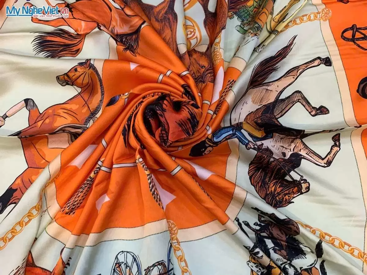 Khăn lụa tơ tằm in họa tiết nghệ thuật