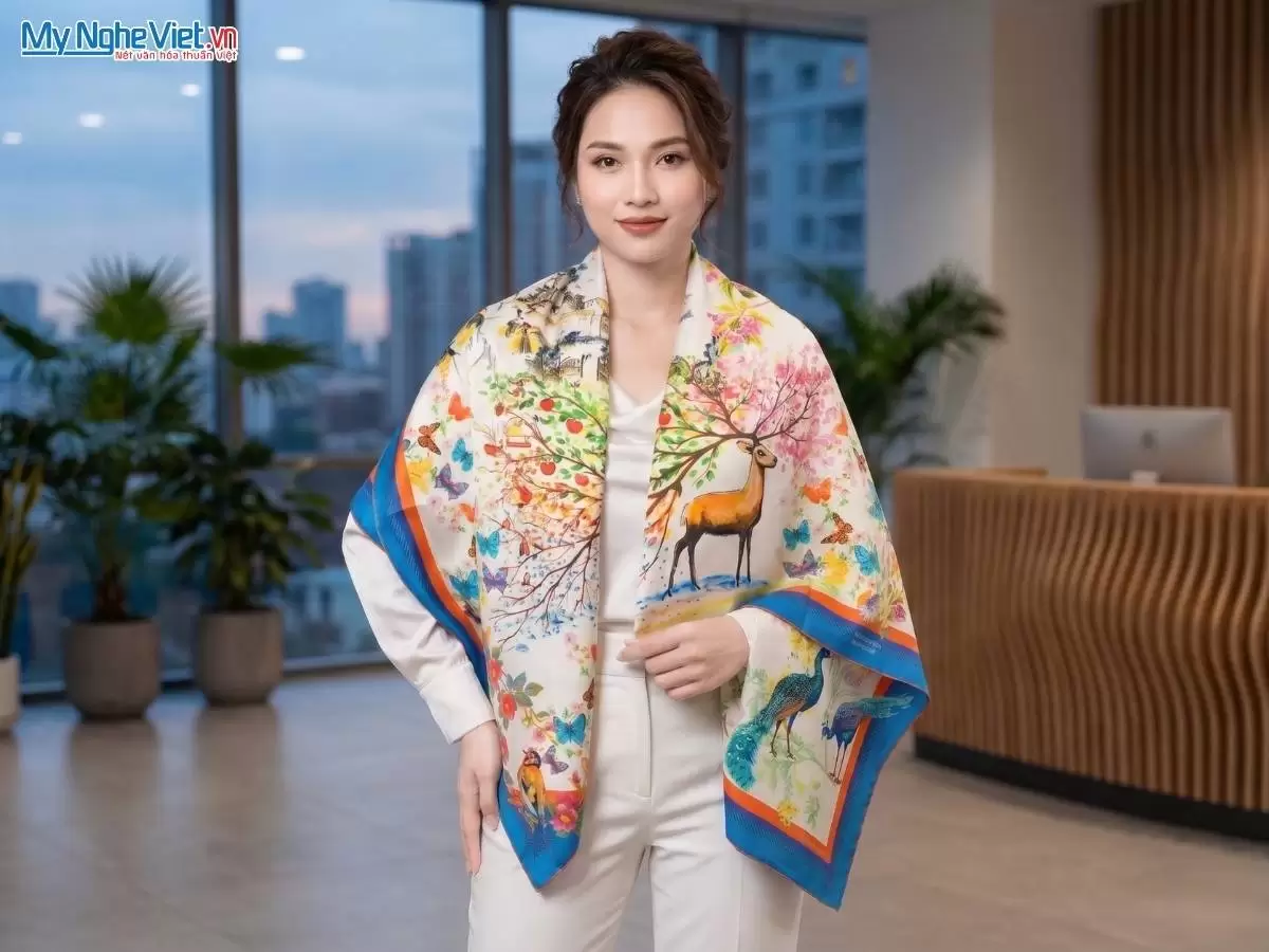 Khăn lụa tơ tằm in họa tiết nghệ thuật