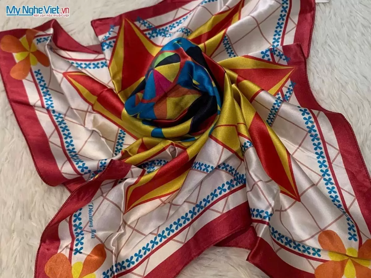 Khăn lụa tơ tằm in họa tiết nghệ thuật