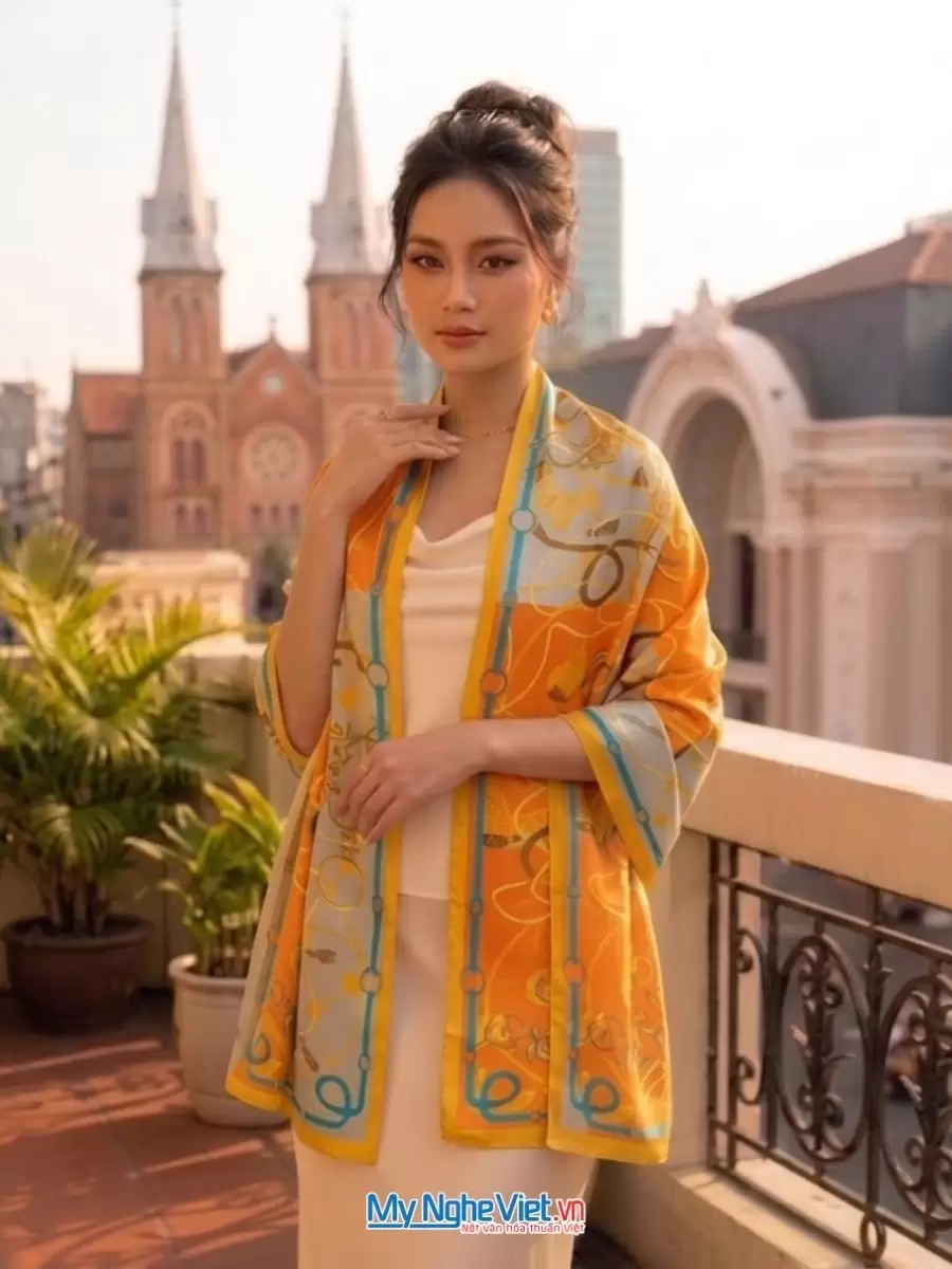 Khăn lụa tơ tằm in họa tiết nghệ thuật cao cấp
