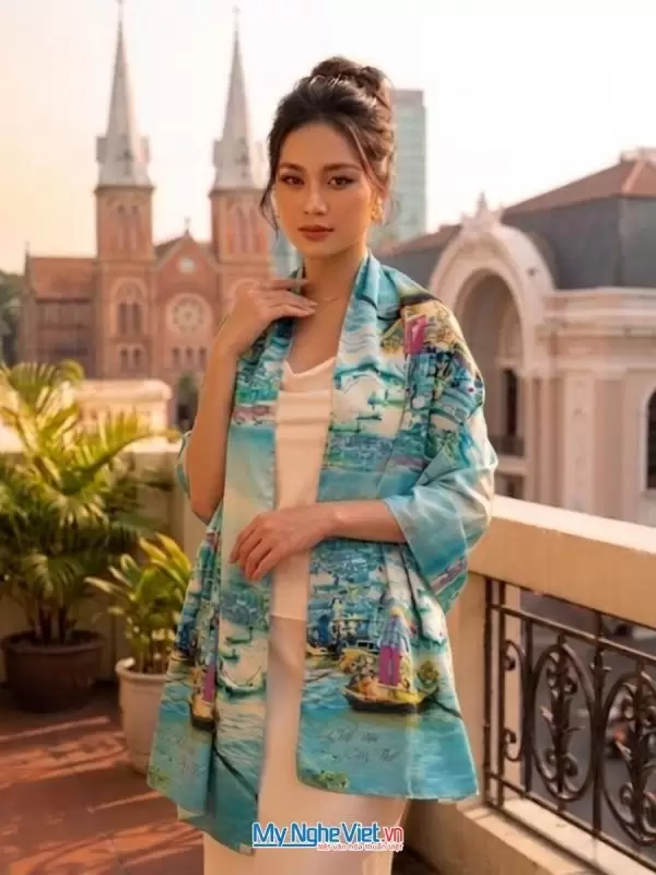 Khăn lụa tơ tằm in họa tiết nghệ thuật cao cấp