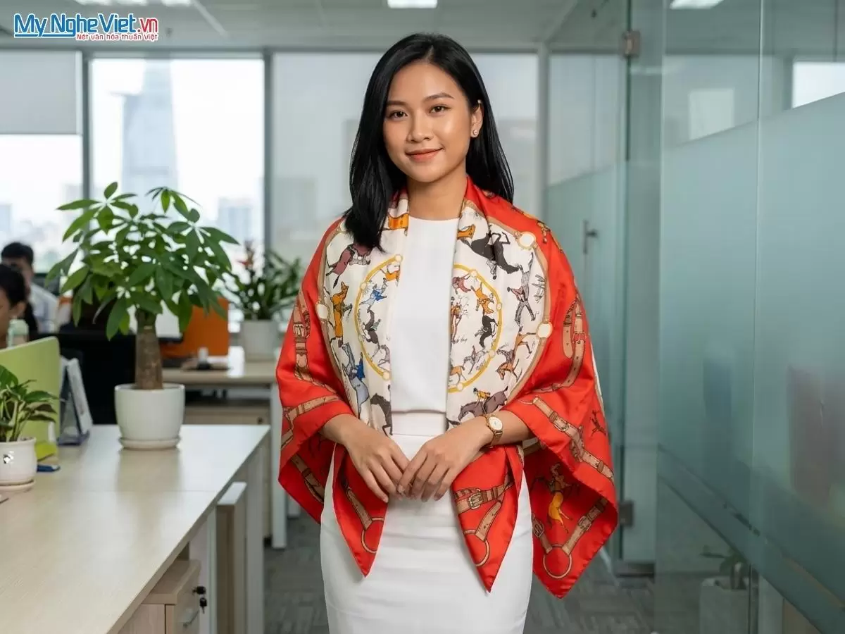 Khăn lụa tơ tằm in họa tiết nghệ thuật