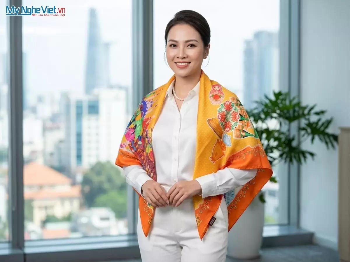 Khăn lụa tơ tằm in họa tiết nghệ thuật