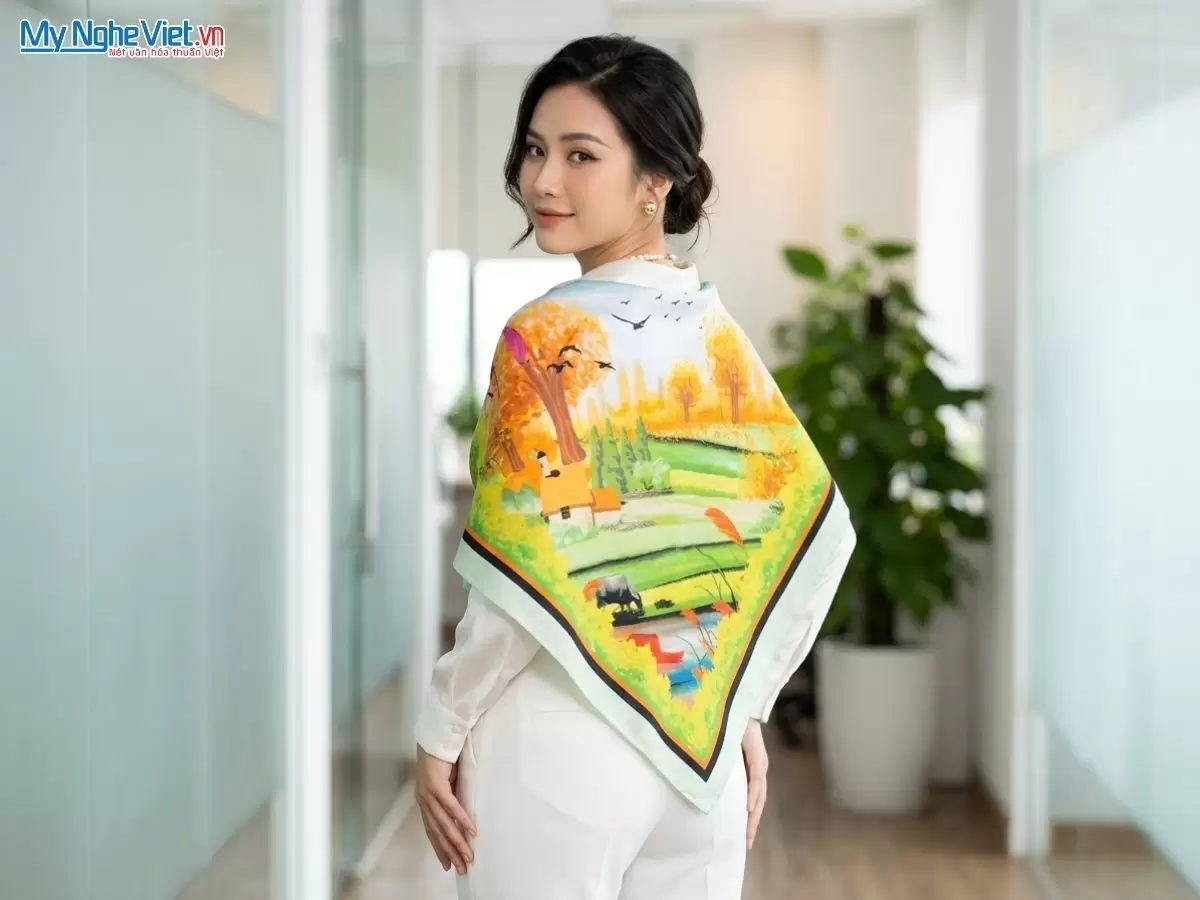 Khăn lụa tơ tằm in họa tiết nghệ thuật