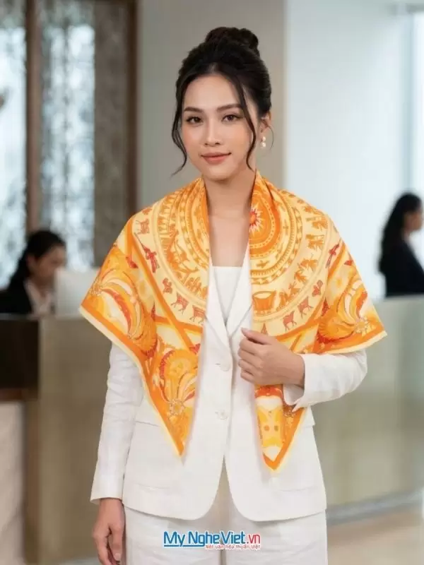 Khăn lụa tơ tằm in họa tiết nghệ thuật cao cấp