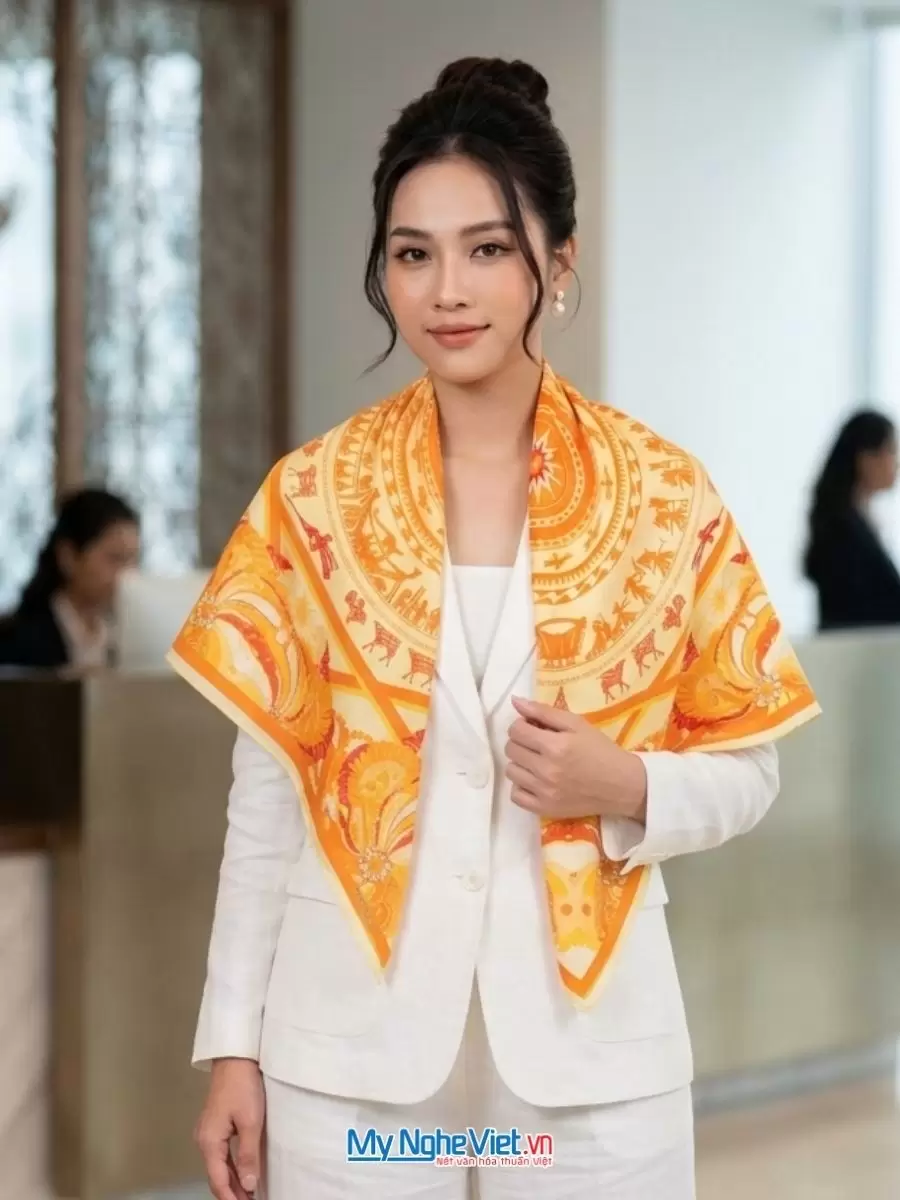 Khăn lụa tơ tằm in họa tiết nghệ thuật cao cấp