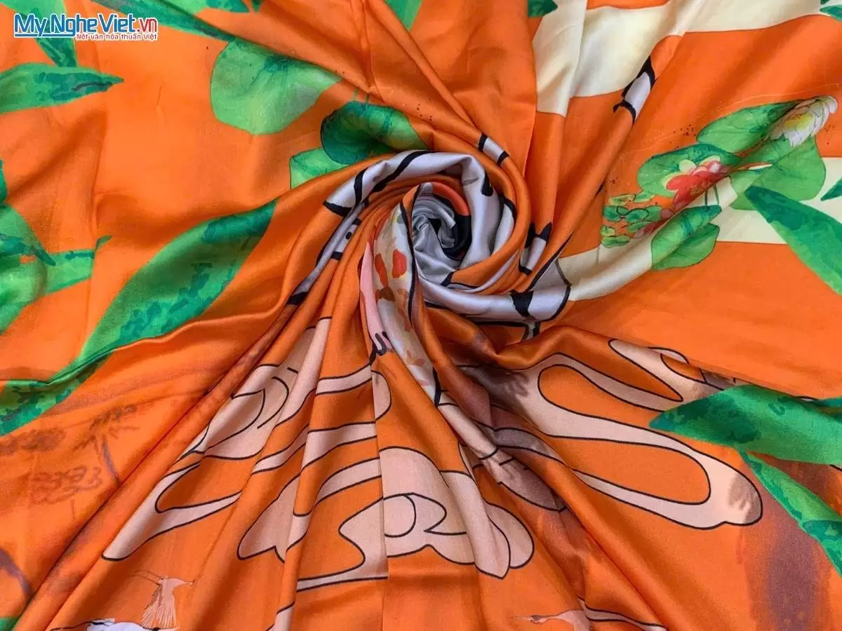 Khăn lụa tơ tằm in họa tiết nghệ thuật