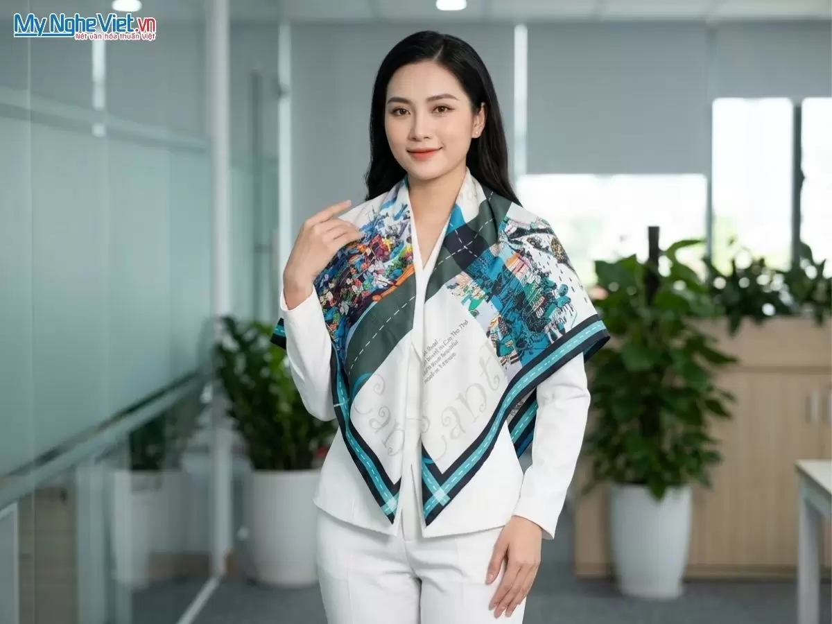 Khăn lụa tơ tằm in họa tiết nghệ thuật