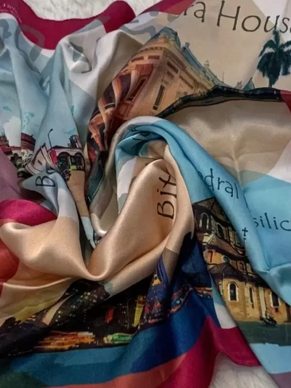 Khăn lụa tơ tằm in họa tiết nghệ thuật