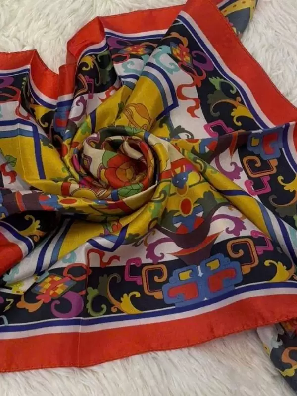 Khăn lụa tơ tằm in họa tiết nghệ thuật