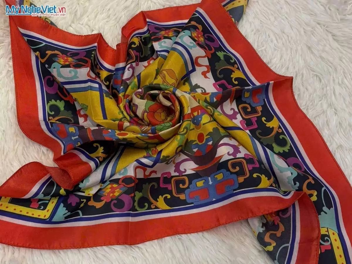 Khăn lụa tơ tằm in họa tiết nghệ thuật