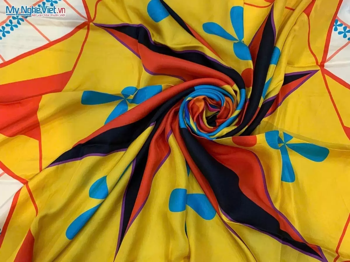 Khăn lụa tơ tằm in họa tiết nghệ thuật