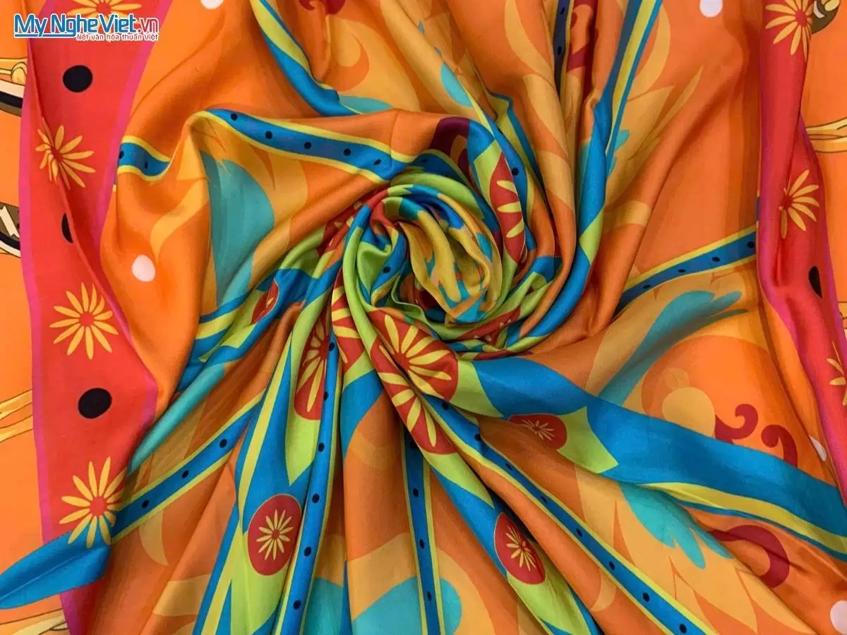 Khăn lụa tơ tằm in họa tiết nghệ thuật