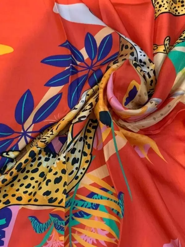 Khăn lụa tơ tằm in họa tiết nghệ thuật