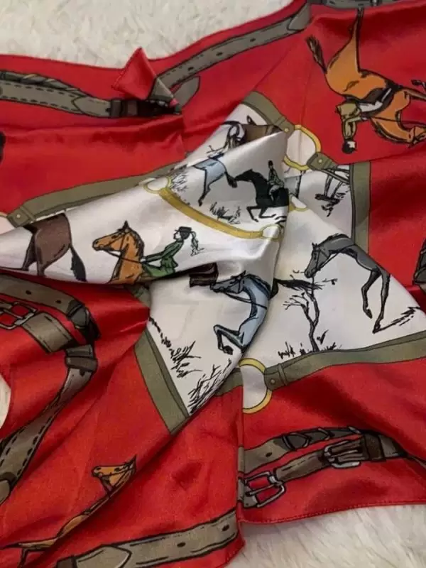 Khăn lụa tơ tằm in họa tiết nghệ thuật