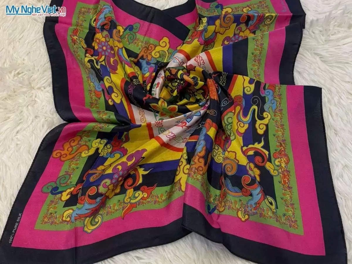Khăn lụa tơ tằm in họa tiết nghệ thuật