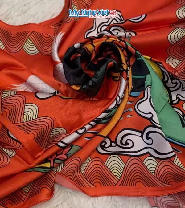 Khăn lụa tơ tằm in họa tiết nghệ thuật cao cấp