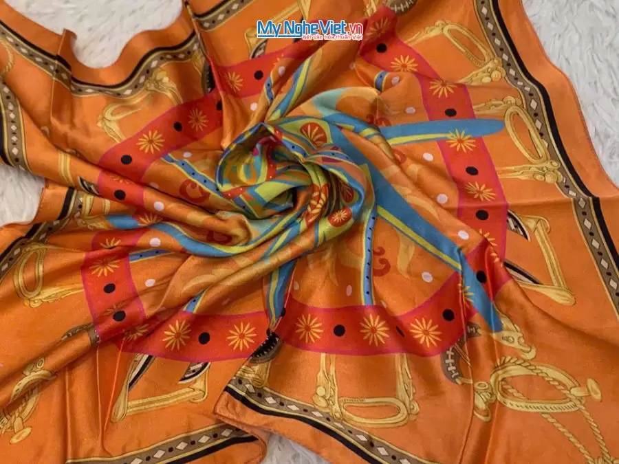 Khăn lụa tơ tằm in họa tiết nghệ thuật cao cấp