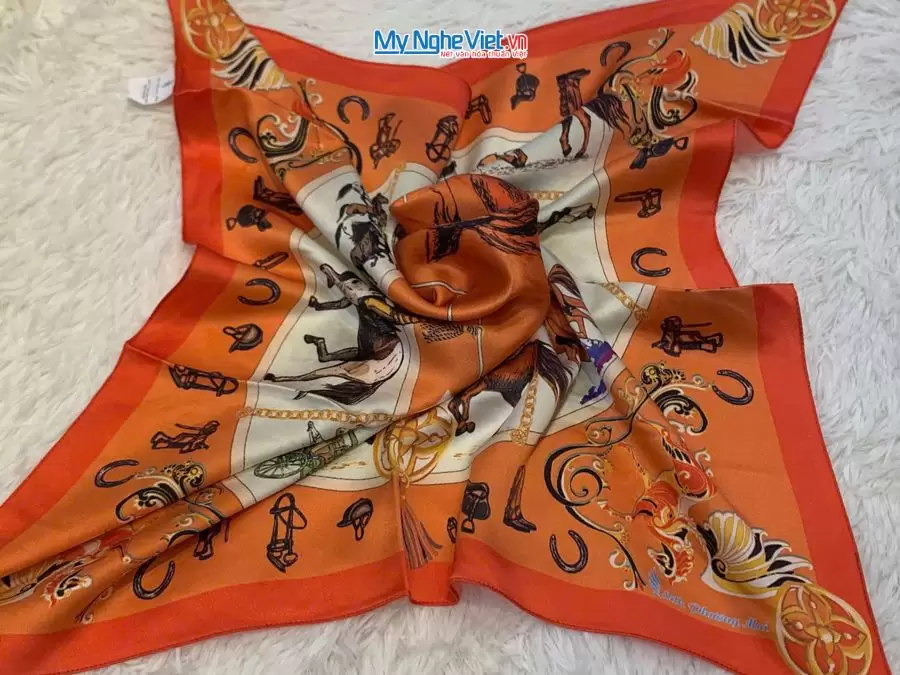 Khăn lụa tơ tằm in họa tiết nghệ thuật cao cấp