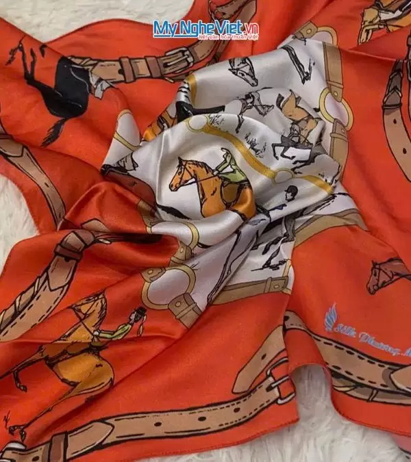 Khăn lụa tơ tằm in họa tiết nghệ thuật cao cấp