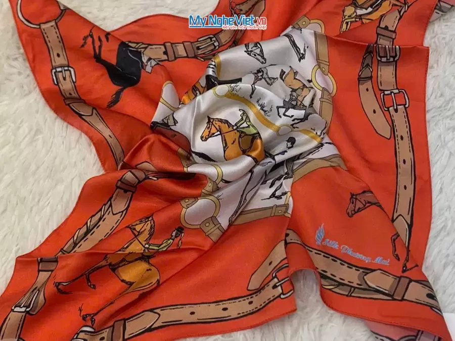 Khăn lụa tơ tằm in họa tiết nghệ thuật cao cấp