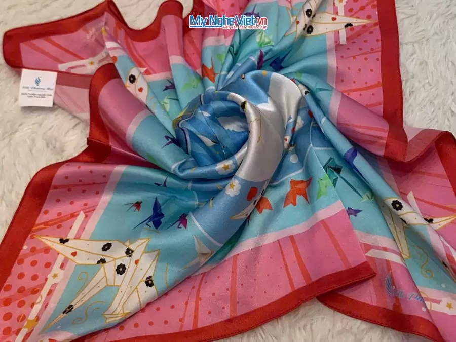 Khăn lụa tơ tằm in họa tiết nghệ thuật cao cấp