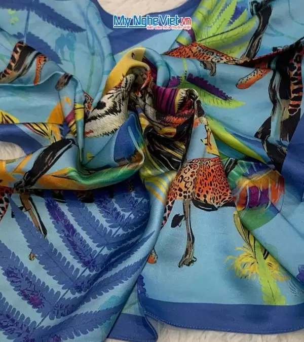 Khăn lụa tơ tằm in họa tiết nghệ thuật cao cấp