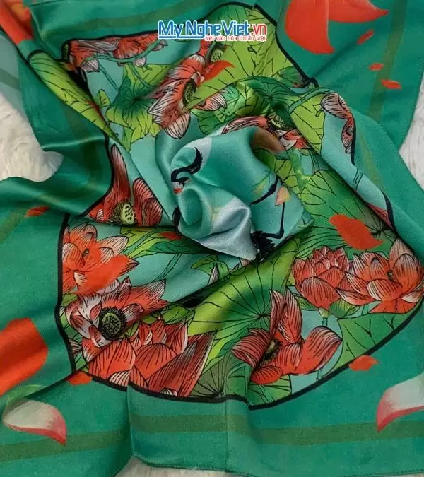 Khăn lụa tơ tằm in họa tiết nghệ thuật cao cấp