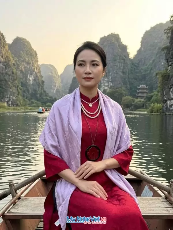 Khăn lụa Hà Động họa tiết cá sen 100% silk tím cà 110x110 KLNL0001