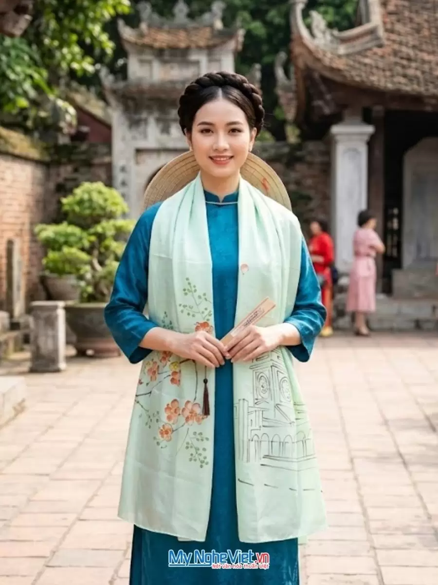 Bộ quà tặng khăn lụa vẽ tay cao cấp và hộp trang sức sơn mài vẽ chợ Bến Thành