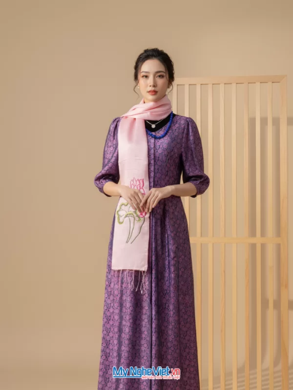 Khăn Lụa Tơ Tằm Thêu Hoa Sen Màu Hồng Phấn 40x180cm MNV-KLTA4080/27
