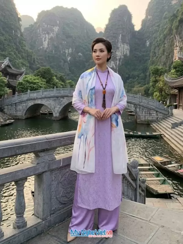 Khăn lụa tơ tằm màu trắng hoa sen 100% silk 70x180 MNV-PT70180/17