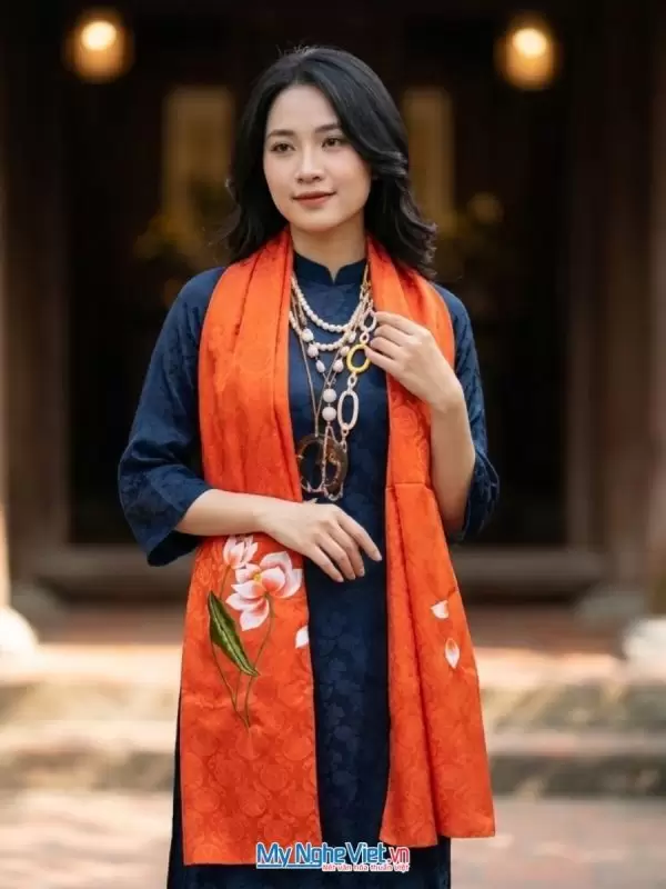Khăn lụa tơ tằm thêu hoa màu cam