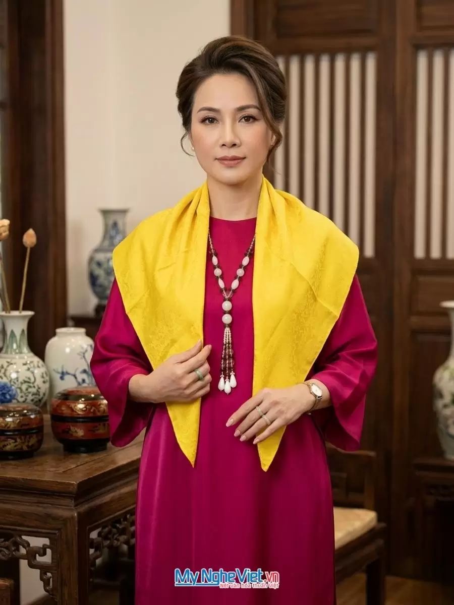 Khăn lụa tơ tằm vân cao cấp màu vàng