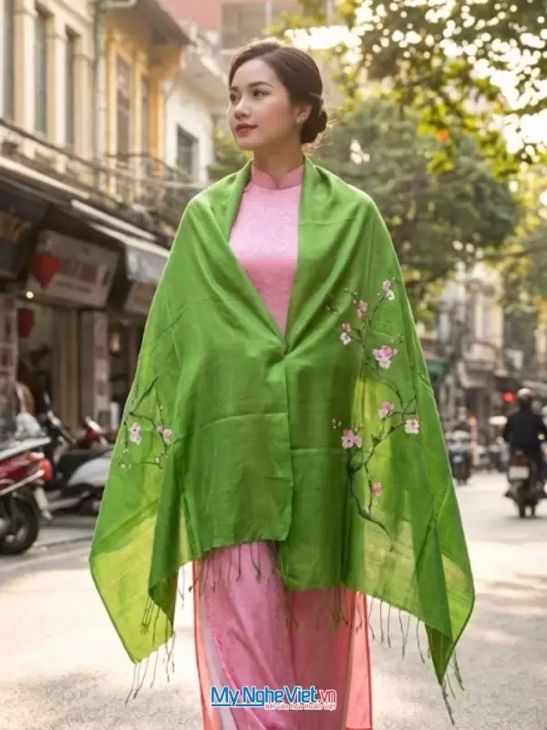 Khăn lụa tơ tằm vẽ tay hoa đào tua rua