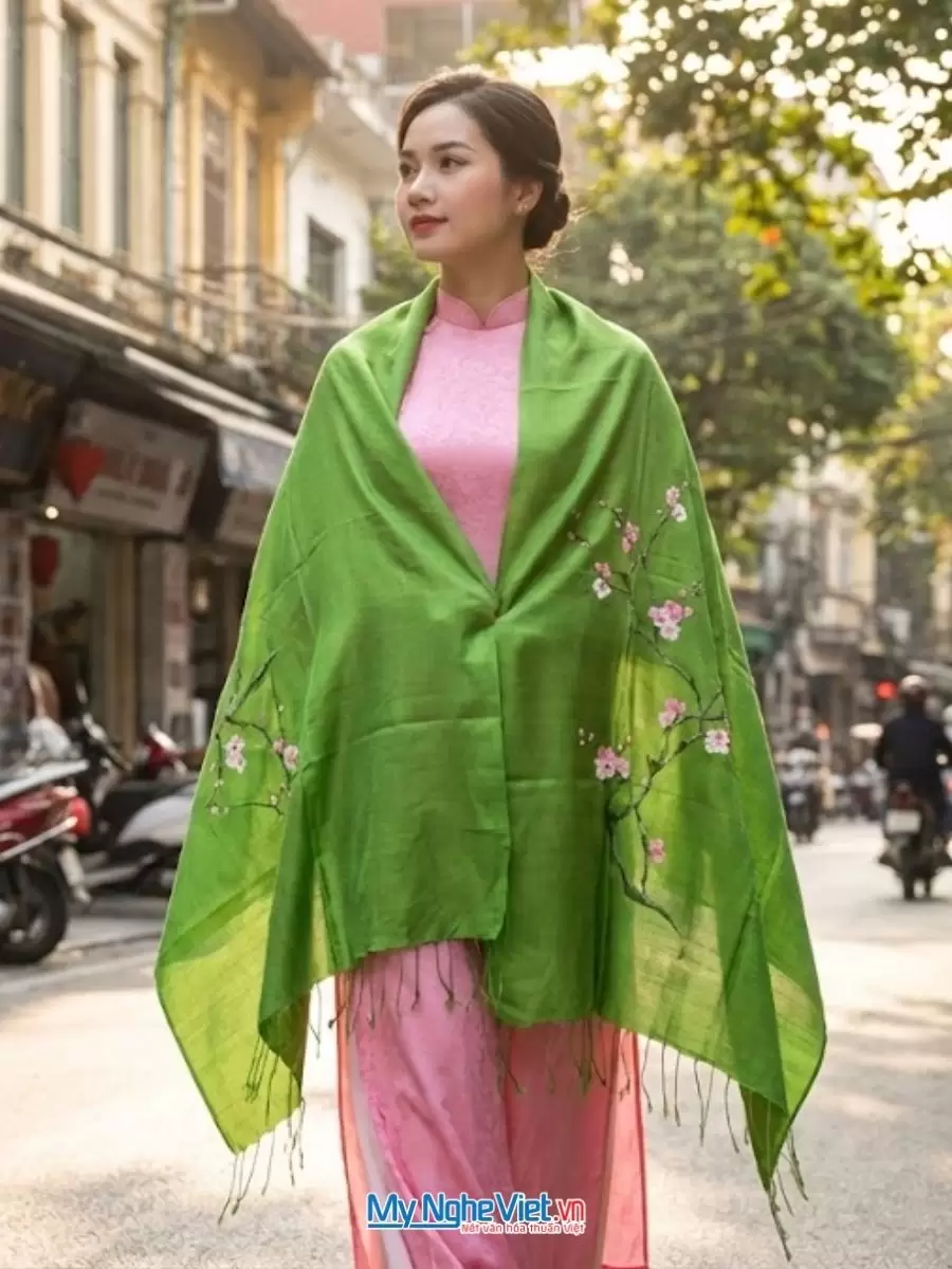 Khăn lụa tơ tằm vẽ tay hoa đào tua rua