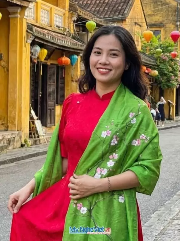 Khăn lụa tơ tằm vẽ tay hoa đào tua rua