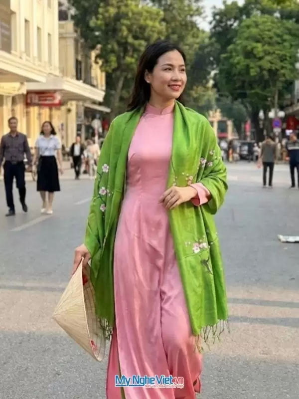 Khăn lụa tơ tằm vẽ tay hoa đào tua rua