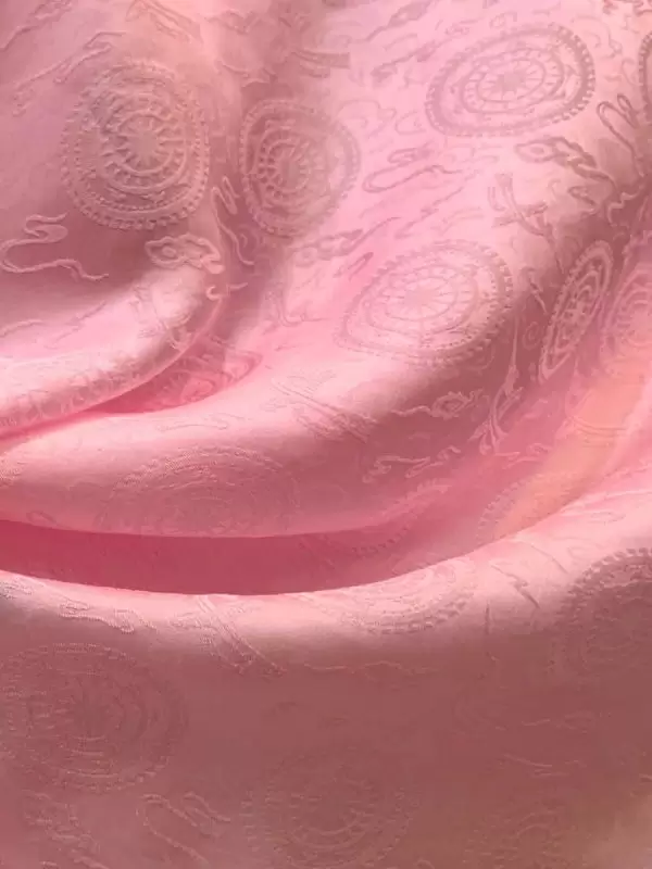 Alternative view of Vải lụa HĐ Trống Đồng Hồng Phấn 1m LHD1/1