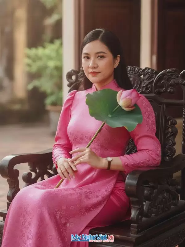 Áo dài lụa tơ tằm họa tiết hồng thọ màu hồng