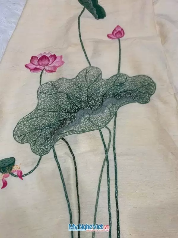 Khăn lụa đũi tơ tằm thêu tay hoa sen 100% silk cao cấp
