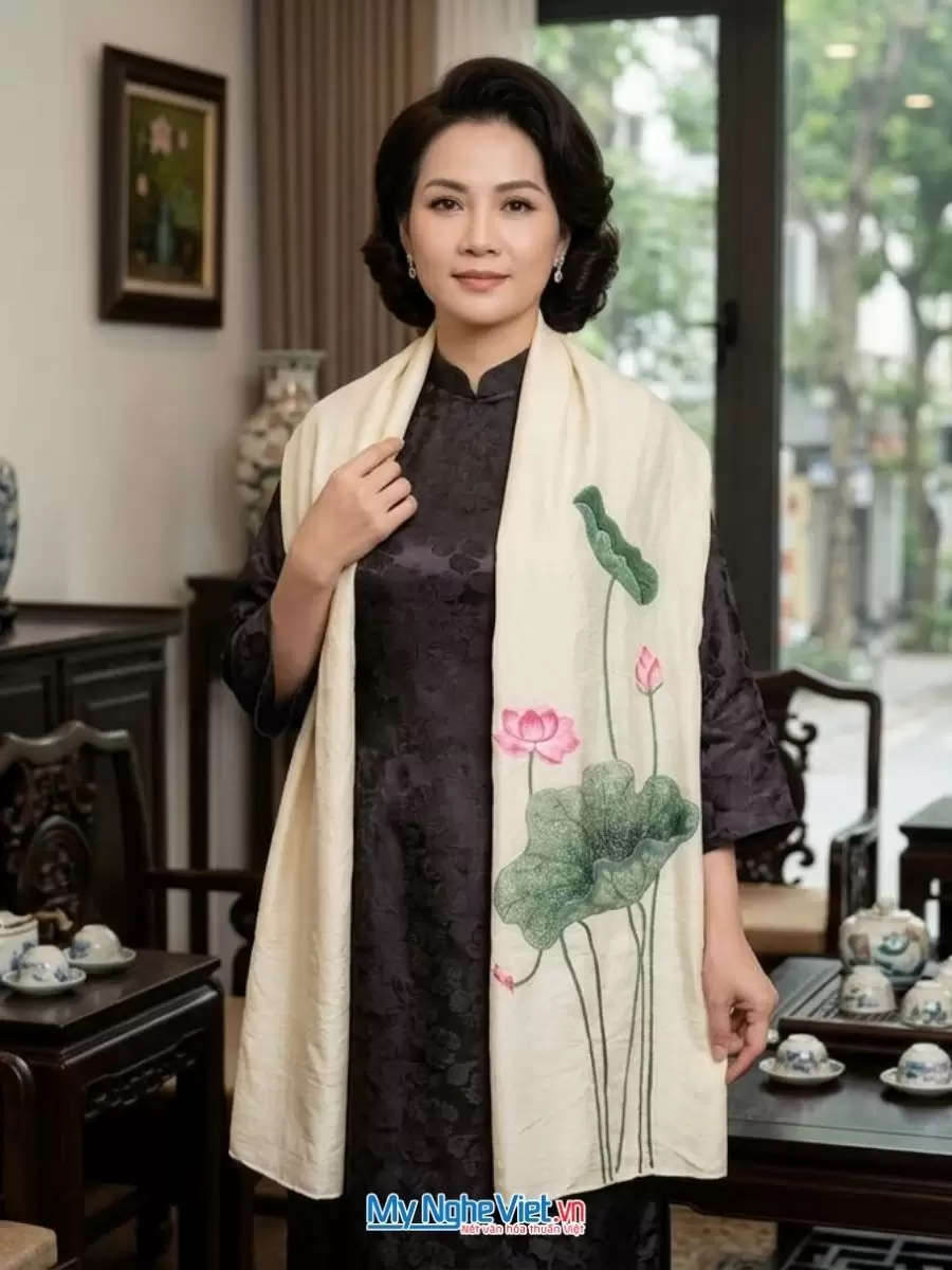 Khăn lụa đũi tơ tằm thêu tay hoa sen 100% silk cao cấp