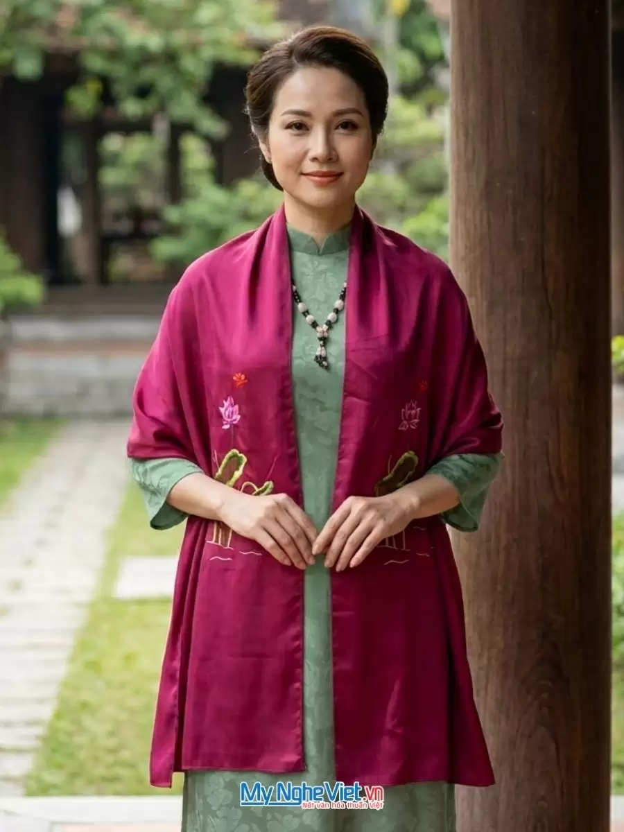 Khăn lụa tơ tằm trơn thêu sen