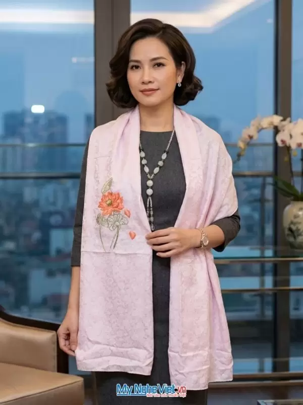 Khăn lụa tơ tằm thêu tay cao cấp