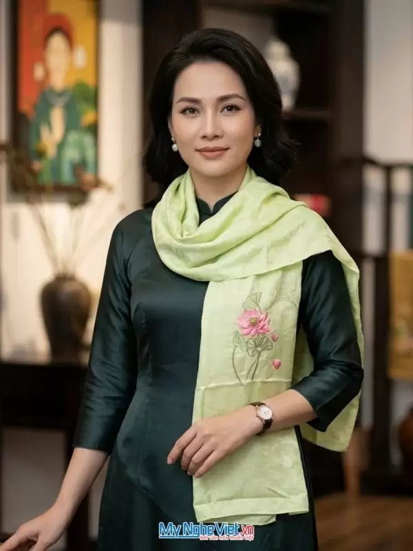 Khăn lụa tơ tằm thêu tay cao cấp