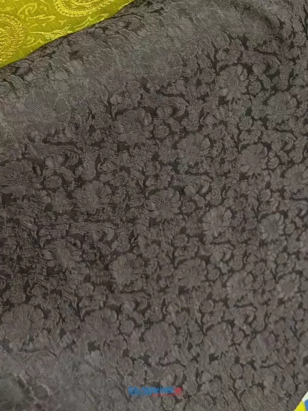 Alternative view of Vải Lụa Hà Đông Hoa Cúc Đen khổ 90cm (3.7m)